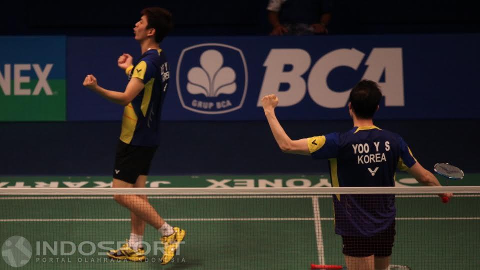 Ekspresi kemenangan ganda putra Korea Lee Yong Dae/Yoo Yeon Seong usai mengalahkan ganda Denmark Kim Astrup/Anders Skaarup Rasmussen di babak semifinal.